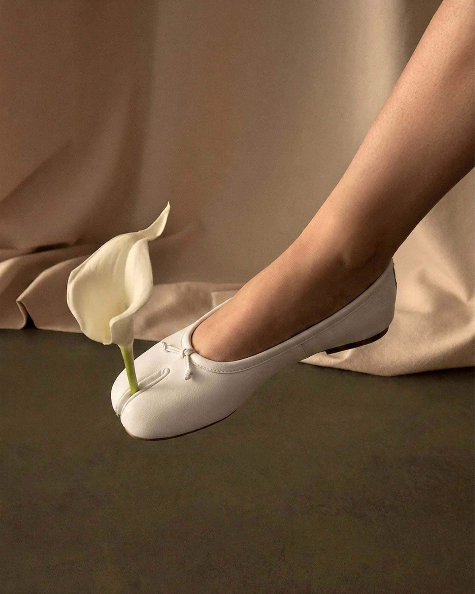 CALICO WHITE LEATHER - Women's Shoes - Steve Madden Canada - view 2
