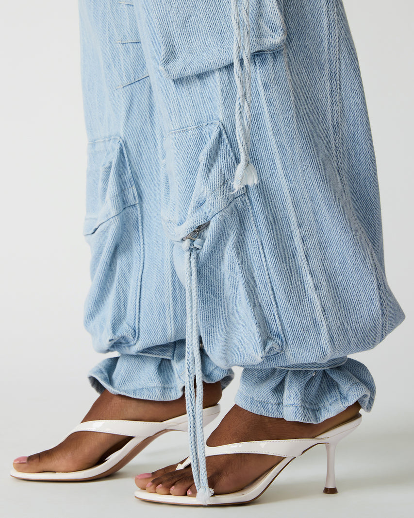 DUO PANT IN LIGHTWEIGHT DENIM BLUE - Clothing - Steve Madden Canada - view 4