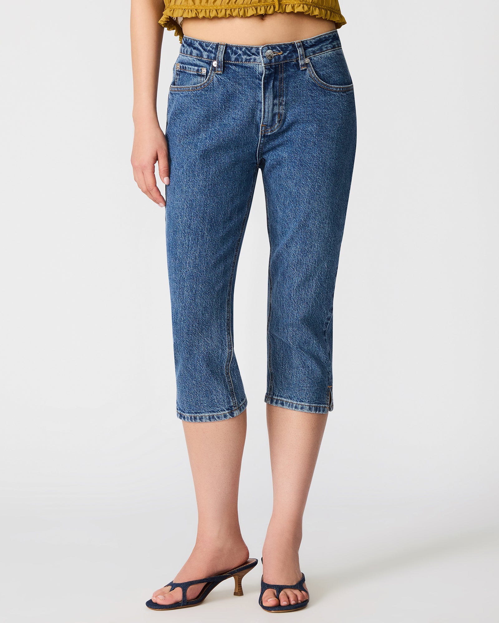 DEVAN CAPRI PANT INDIGO DENIM - Clothing - Steve Madden Canada