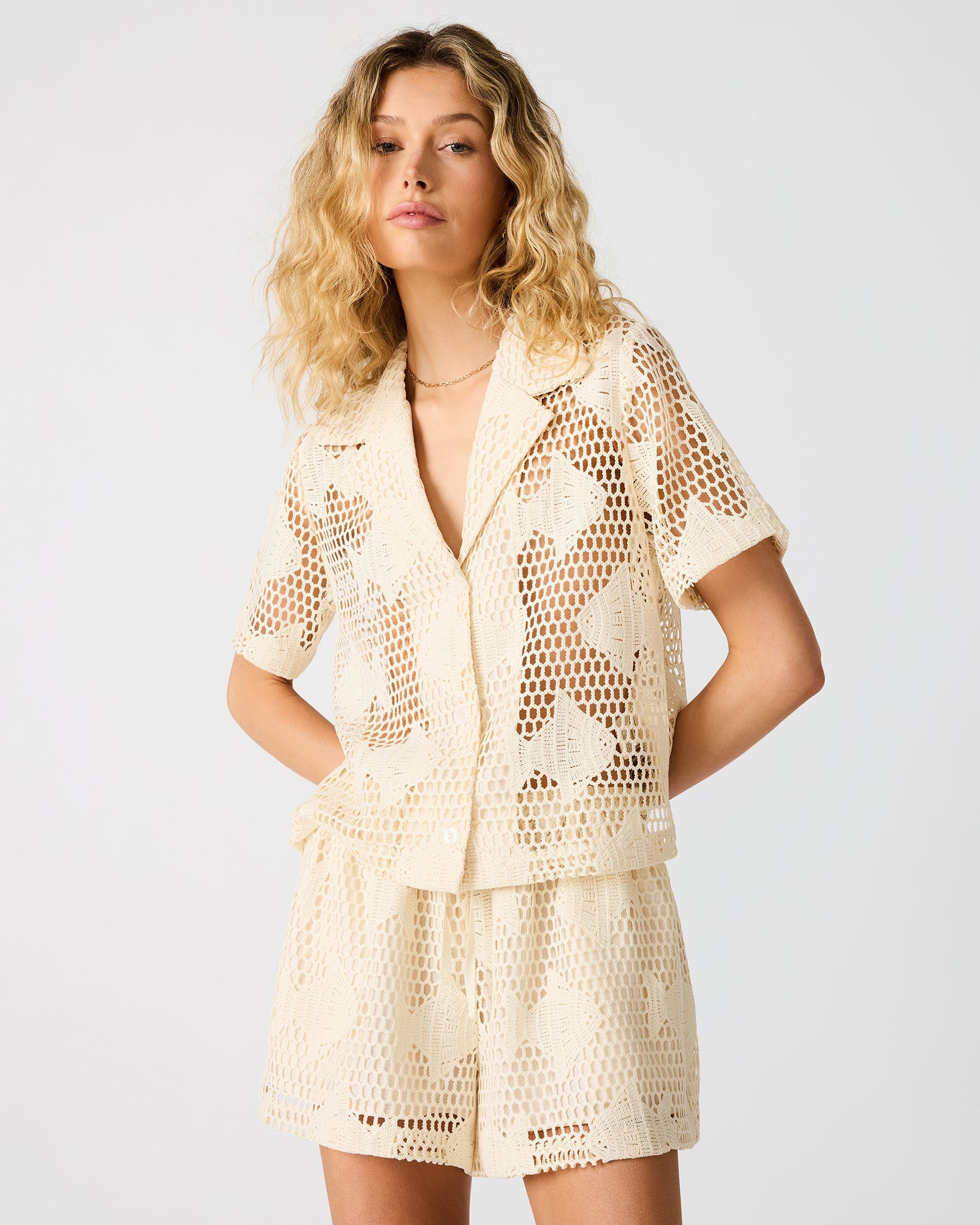 SANDRA FISH TOP WHITE - Clothing - Steve Madden Canada