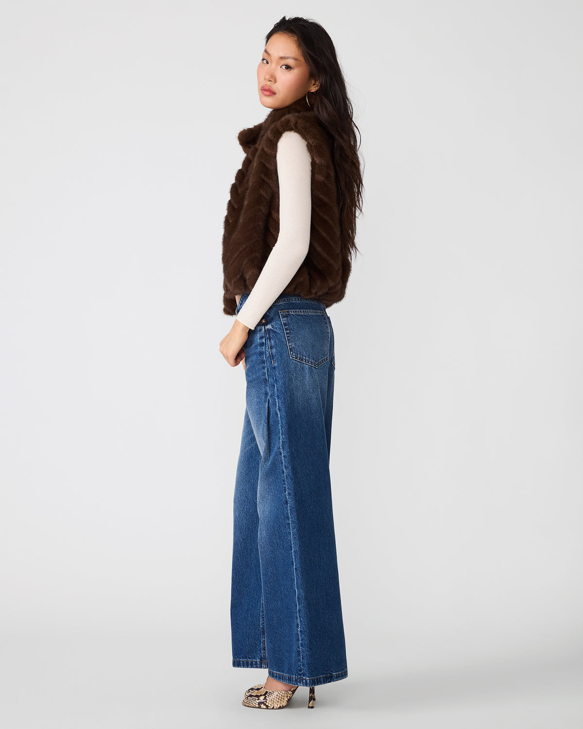 LUXIE VEST ESPRESSO - Clothing - Steve Madden Canada - view 2