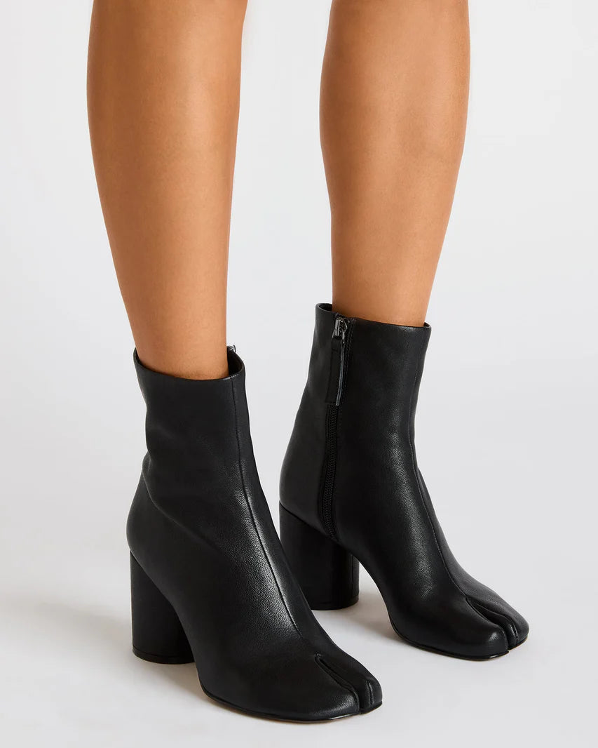 CARO Black Leather Tabi Split-Toe Block Heel Booties | Women's