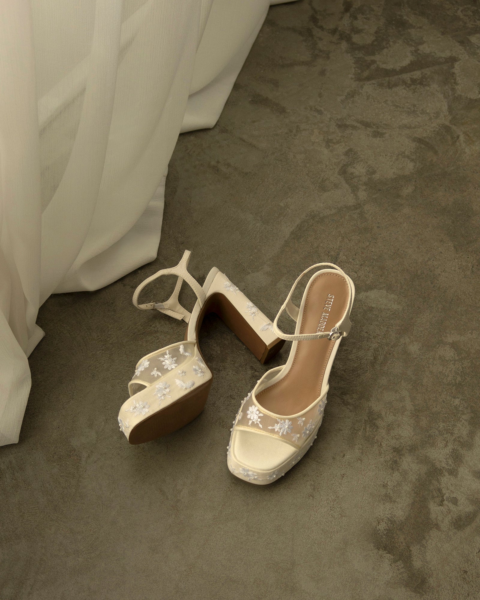 LIANDRA-E WHITE - Women's Shoes - Steve Madden Canada - view 4
