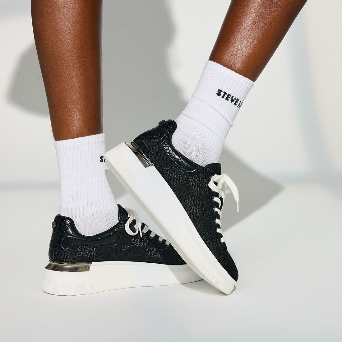 Sneakers Gliding Black Leather Steve Madden GLIDER Black Low Top