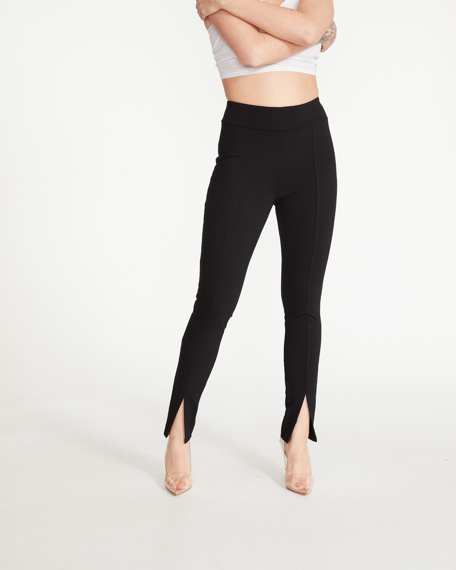 Women’s black leggings with mixed stitching